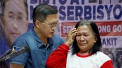 Bong Go touched by family’s story during Himamaylan visit