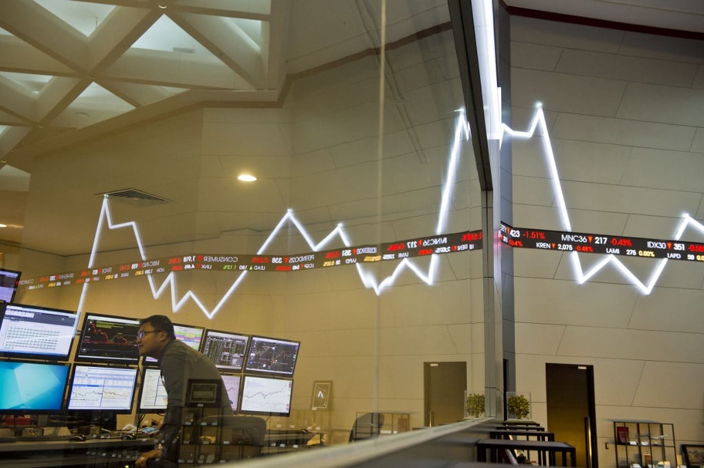 Stock markets mostly drop, yen gains after 38-year low
