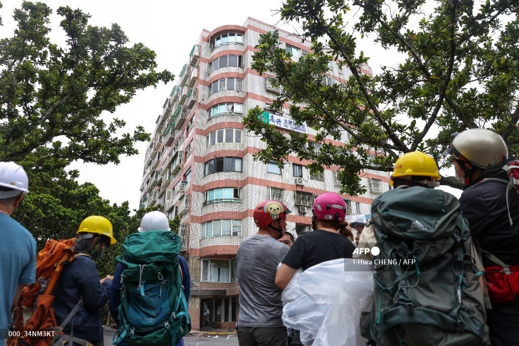 Families in Taiwan quake epicenter pick up the pieces of their lives