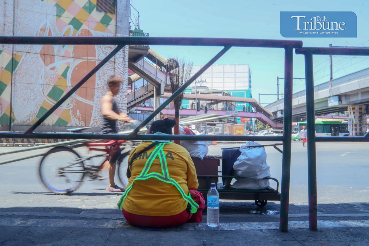 TRIBUNE-StreetSweeper-MRT-EDSA