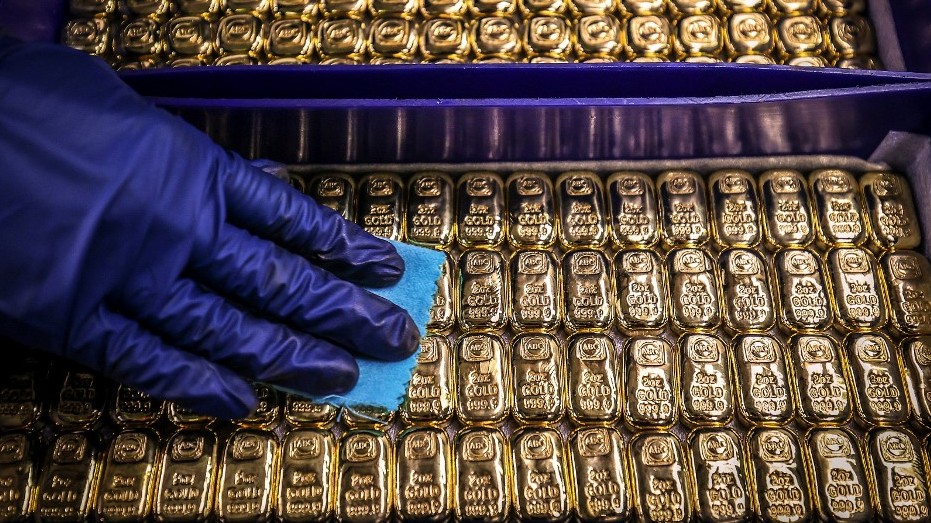 Gold hits new record high on Fed rate cut bets