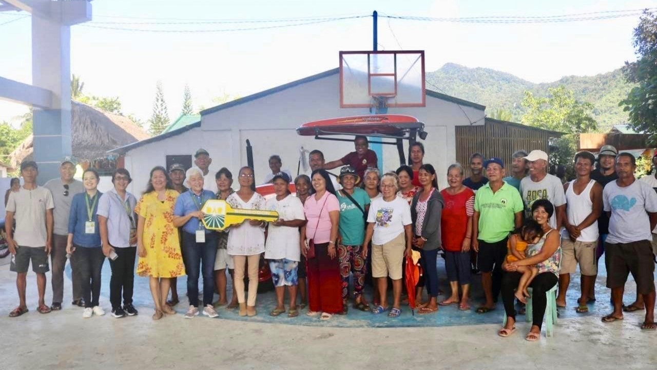Sorsogon farmers receive farm tractor from DAR 
