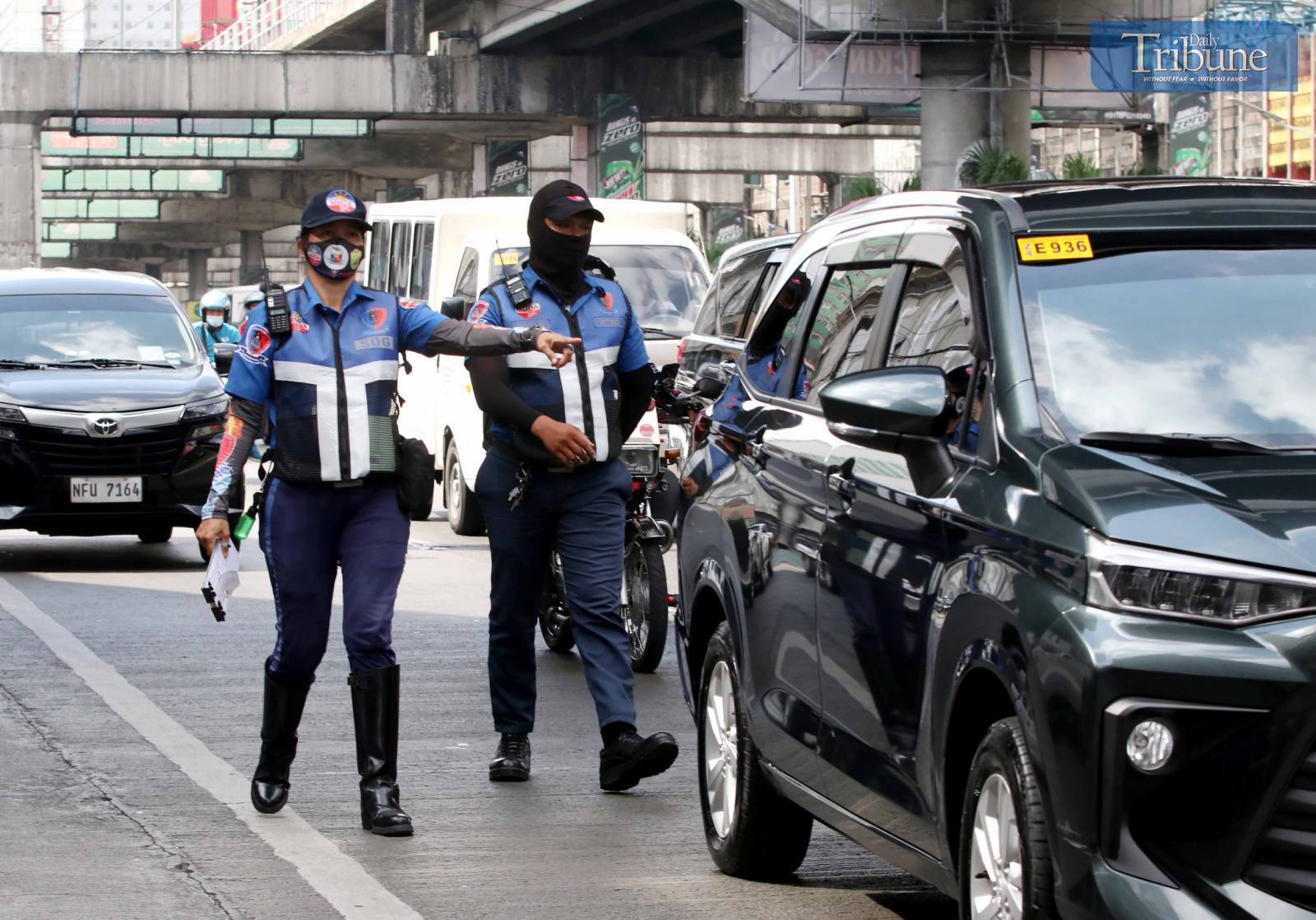 MMDA runs after drivers using EDSA busway illegally
