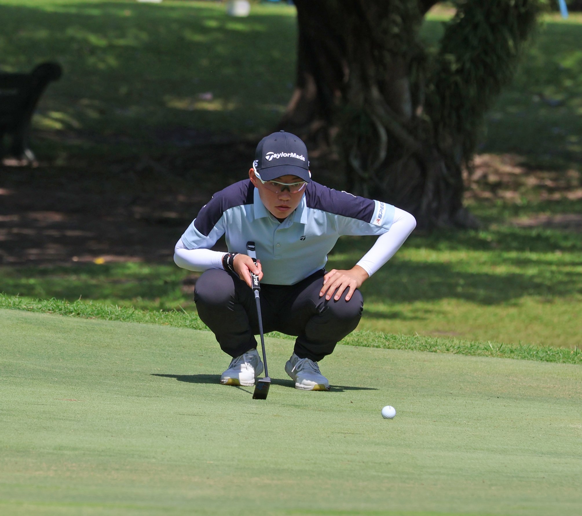 Chen survives tough greens, heat with 68