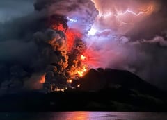 Indonesia eruption sends 800 people fleeing