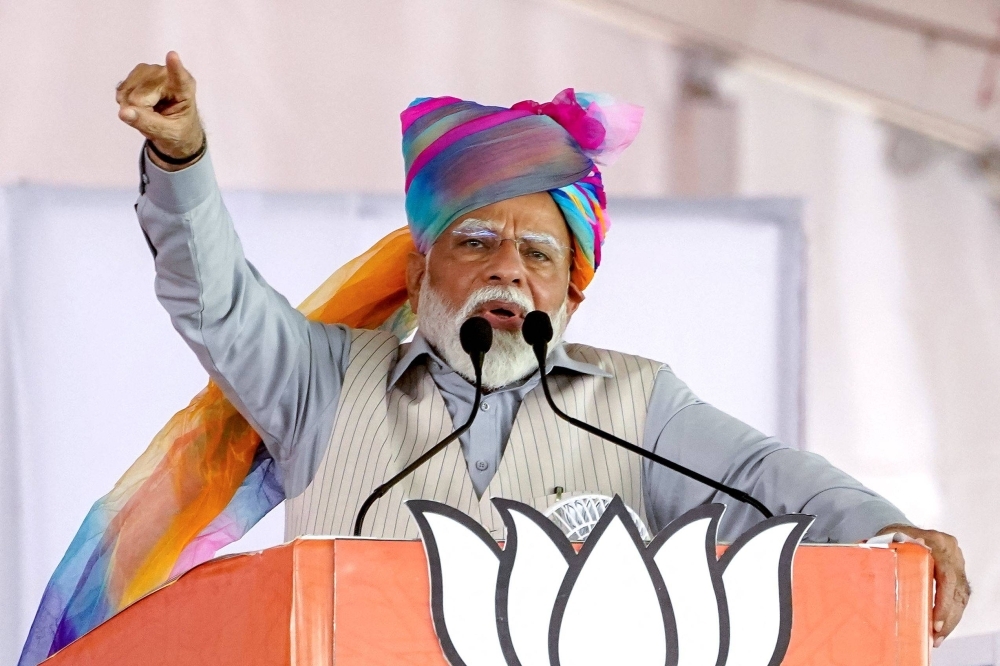 Modi the favorite in India election