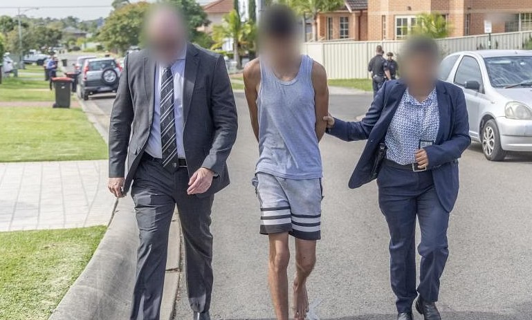 Five Aussie teenagers charged with terrorism 
