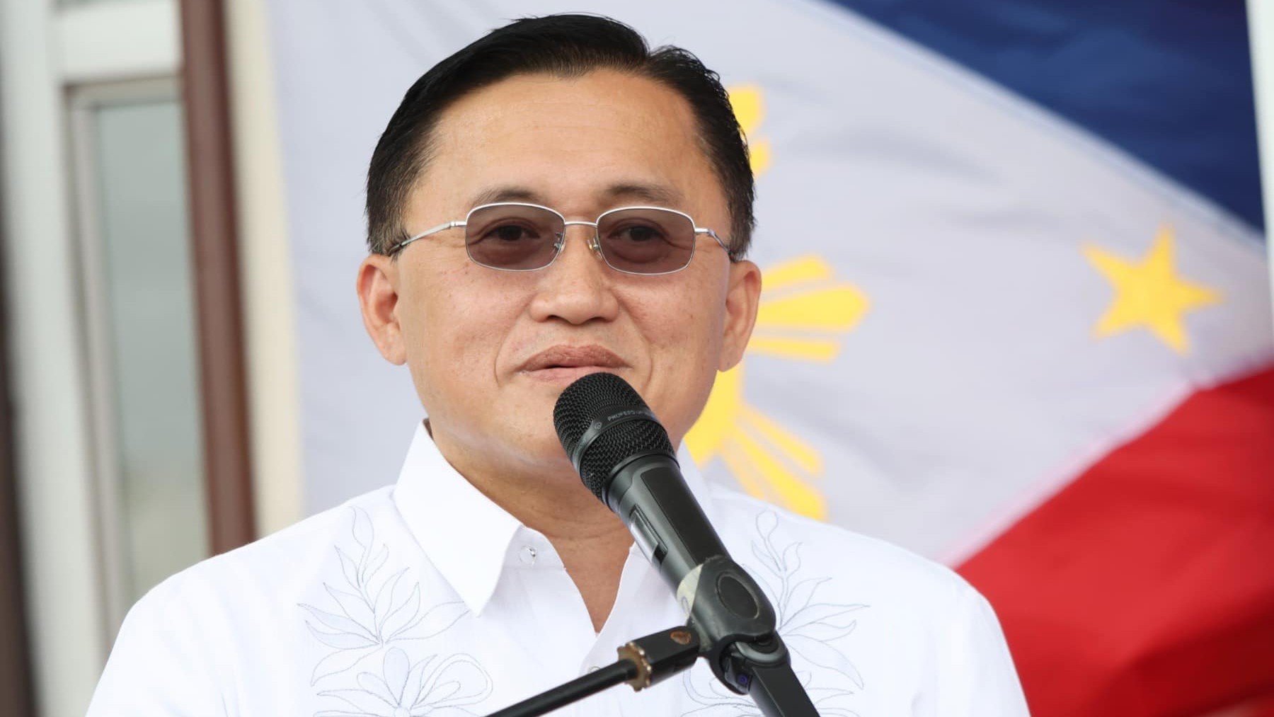 Bong Go provides support to newlyweds in QC's Kasalang Bayan