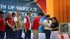 Gatchalian, Marcos hand out gov't aid in Occidental Mindoro