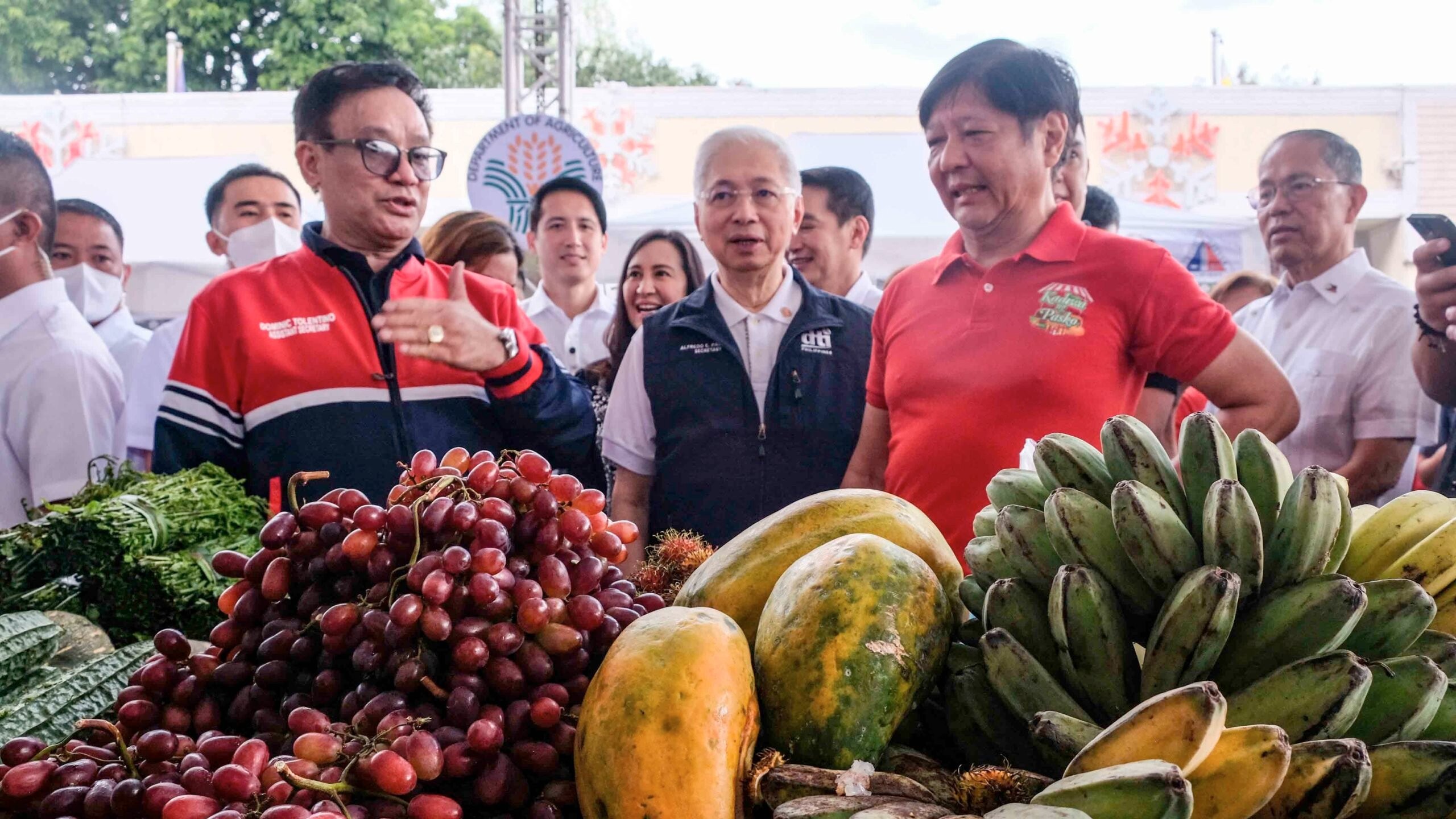 President  Ferdinand Romualdez Marcos Jr. visits a Kadiwa store in Quezon City accompanied by QC Mayor Joy Belmonte, Vice Mayor Gian Sotto, Trade and Industry Secretary Alfredo Pascual, and other officials from the Department of Agriculture and National Food Authority, among others.