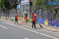 Street sweepers battle extreme heat