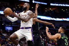 Thunder bag top West spot; LeBron finishes strong