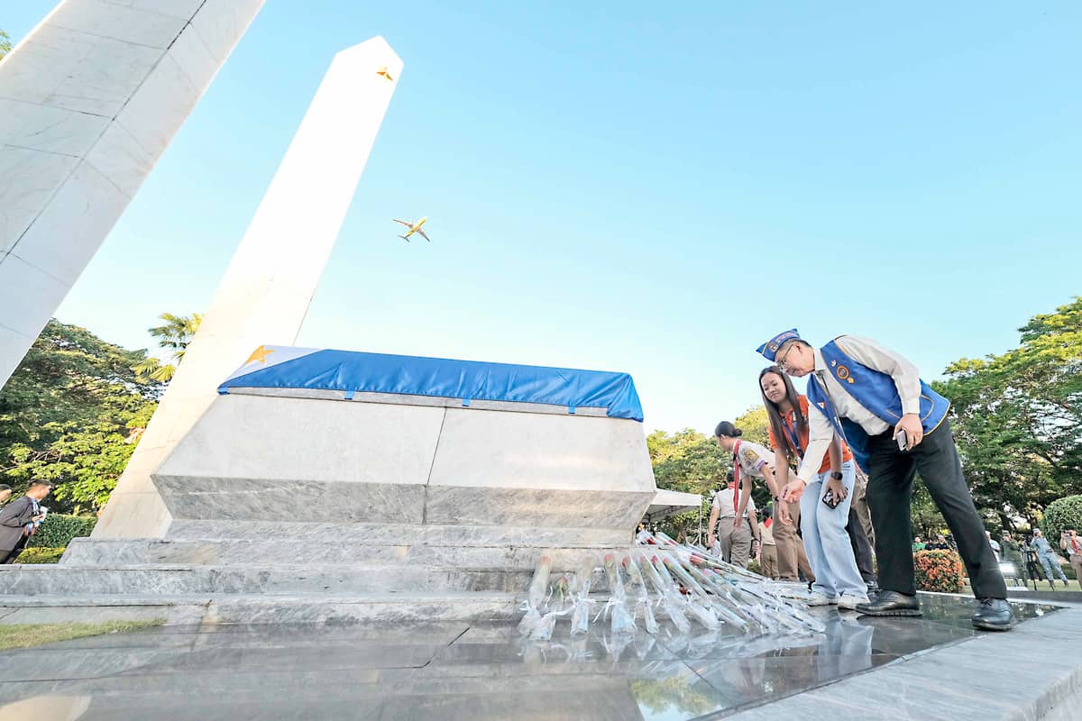 Floral tributes were laid at the Tomb of the Unknown Soldier in Fort Bonifacio