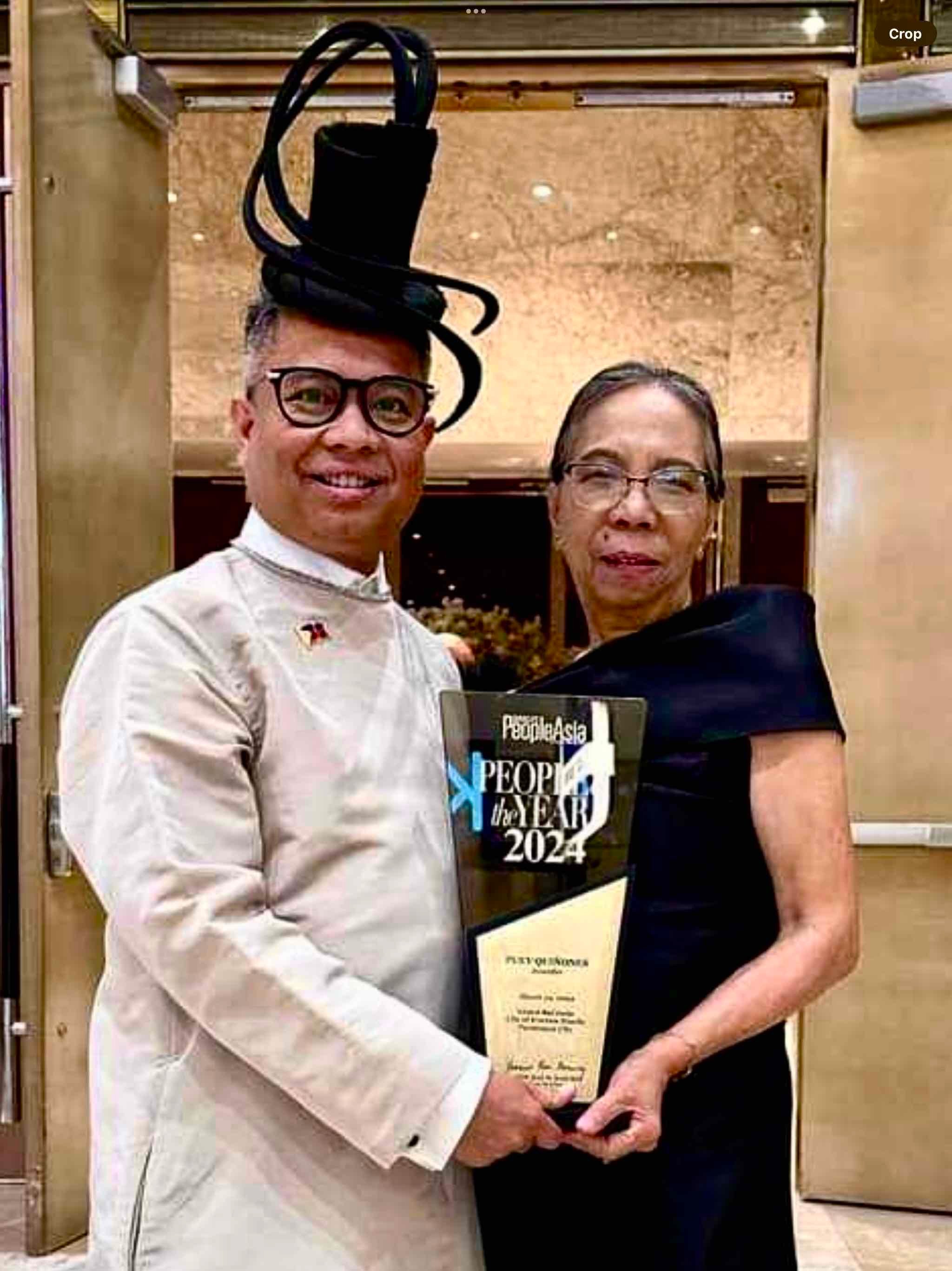 Designer Puey Quiñones 
and his mom Celerina.