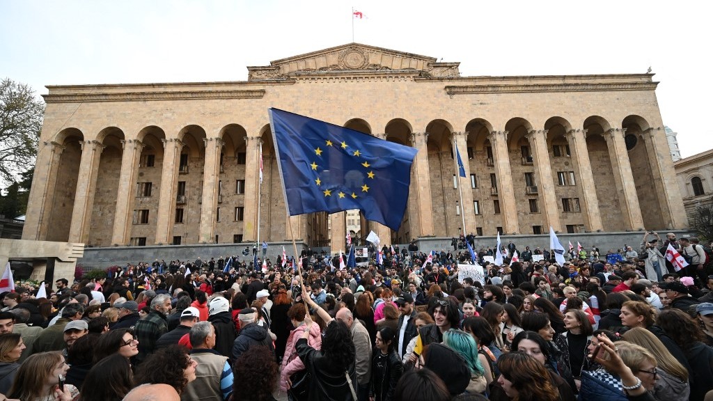 20,000 Georgians march 'for Europe', protest controversial bill