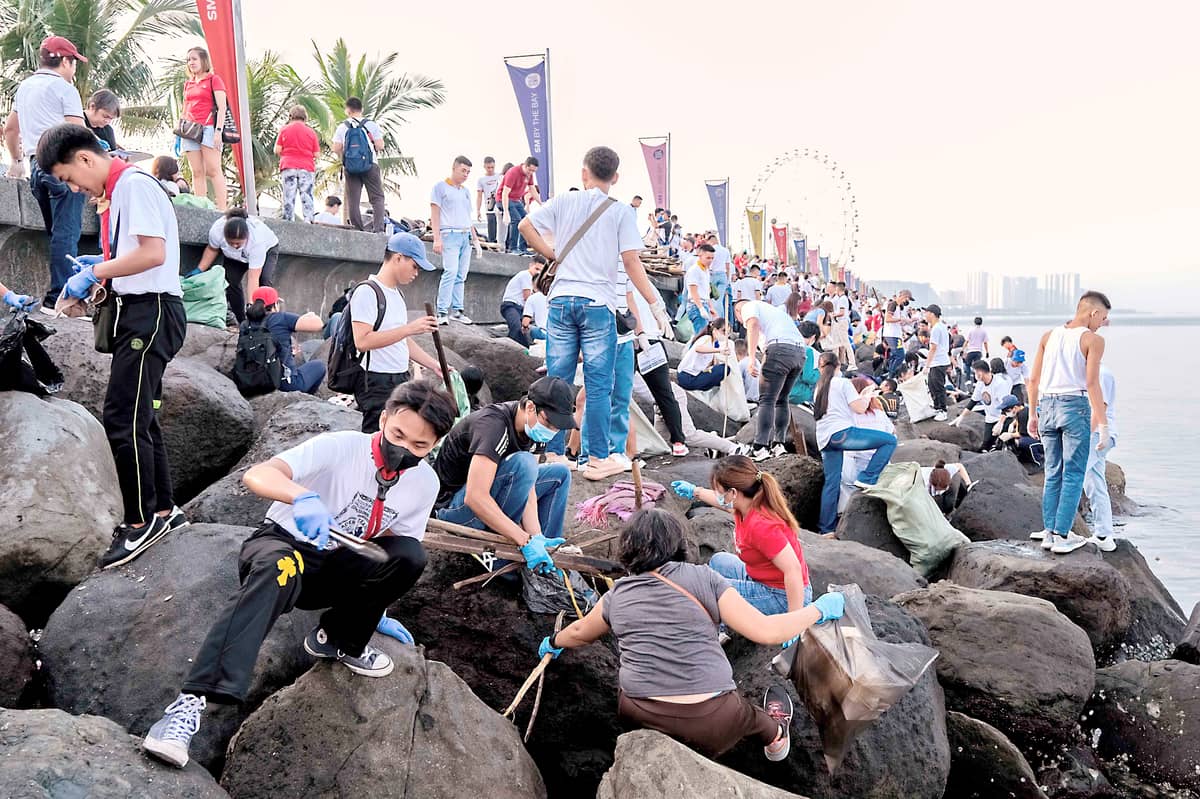 The coast is clear Various private and public sector groups and individuals collect washed-up trash along the coast of Manila Bay during an event last year.