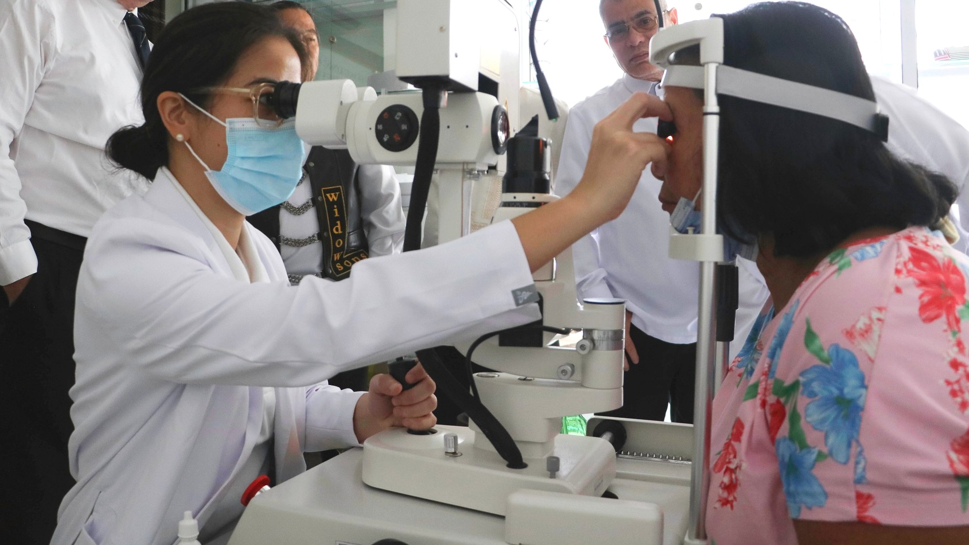 Masons donate eye equipment to Tzu Chi Ormoc