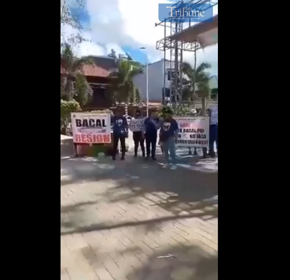 Rallyists storm BIR Boac office