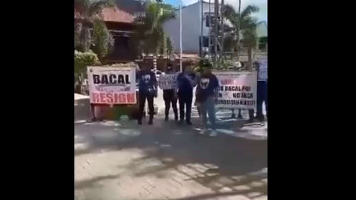 Rallyists storm BIR Boac office