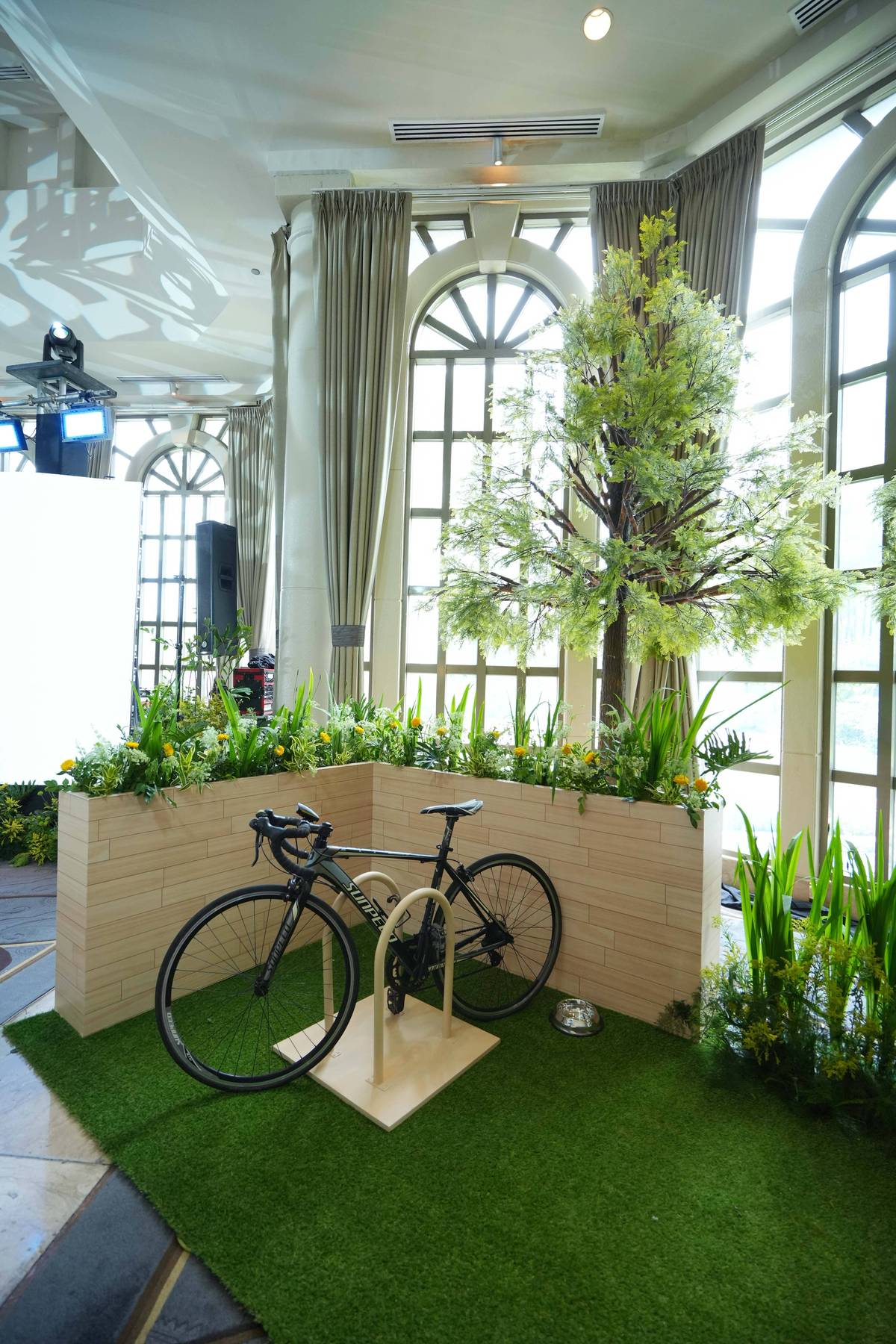THE Conservatory was
modernly designed with a touch of lush greenery to give attendees a preview of what the lifestyle at meadowcrest
can feel like.