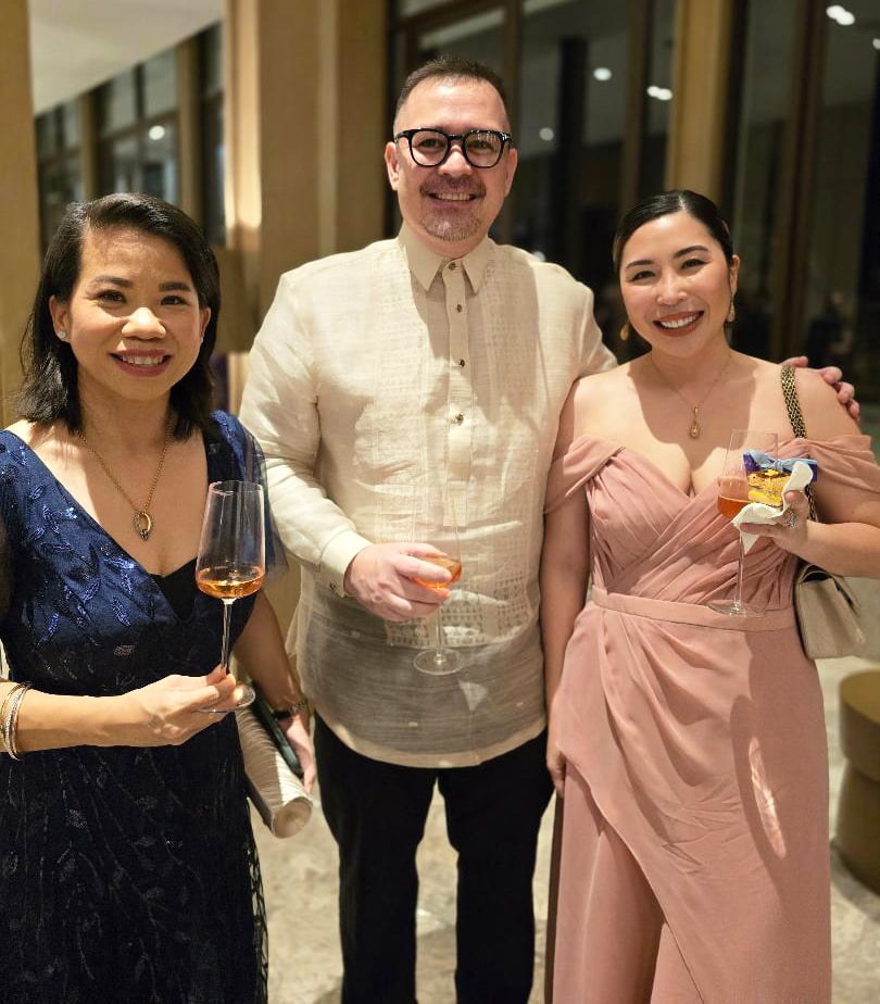 Carmela Tan (left) with Carlo and Jacqueline Sainz.