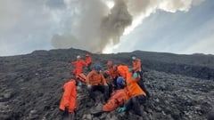 Indonesia evacuating thousands after volcano erupts, causes tsunami threat