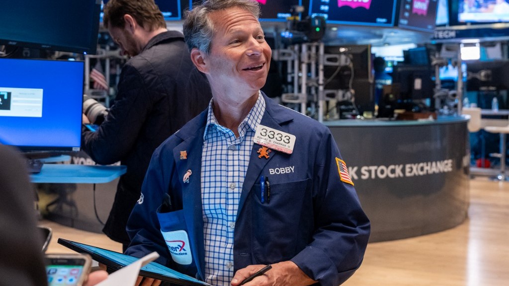 US stocks rally on jobs data, shrugging off rising oil prices