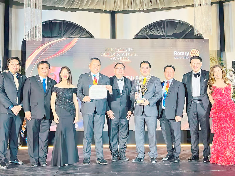 Lawyer Nilo Divina gets top Rotary award