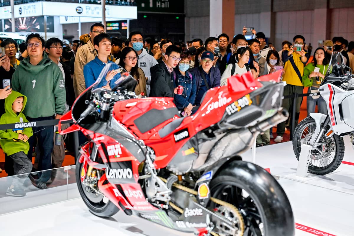 HECTOR RETAMAL/AGENCE FRANCE-PRESSE
PEOPLE look at Ducati motorcycles.