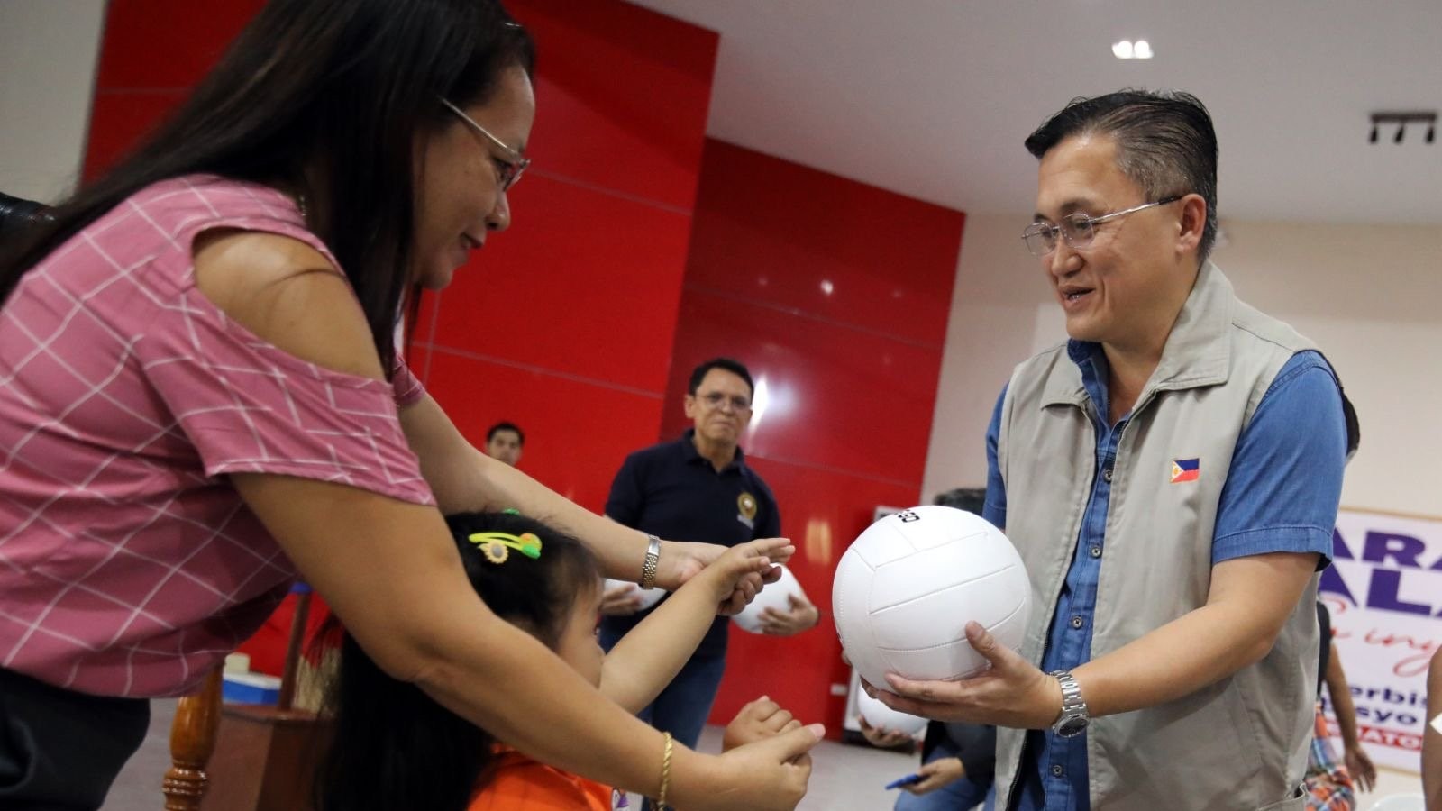 Senator Bong Go extends relief efforts to Malabon City