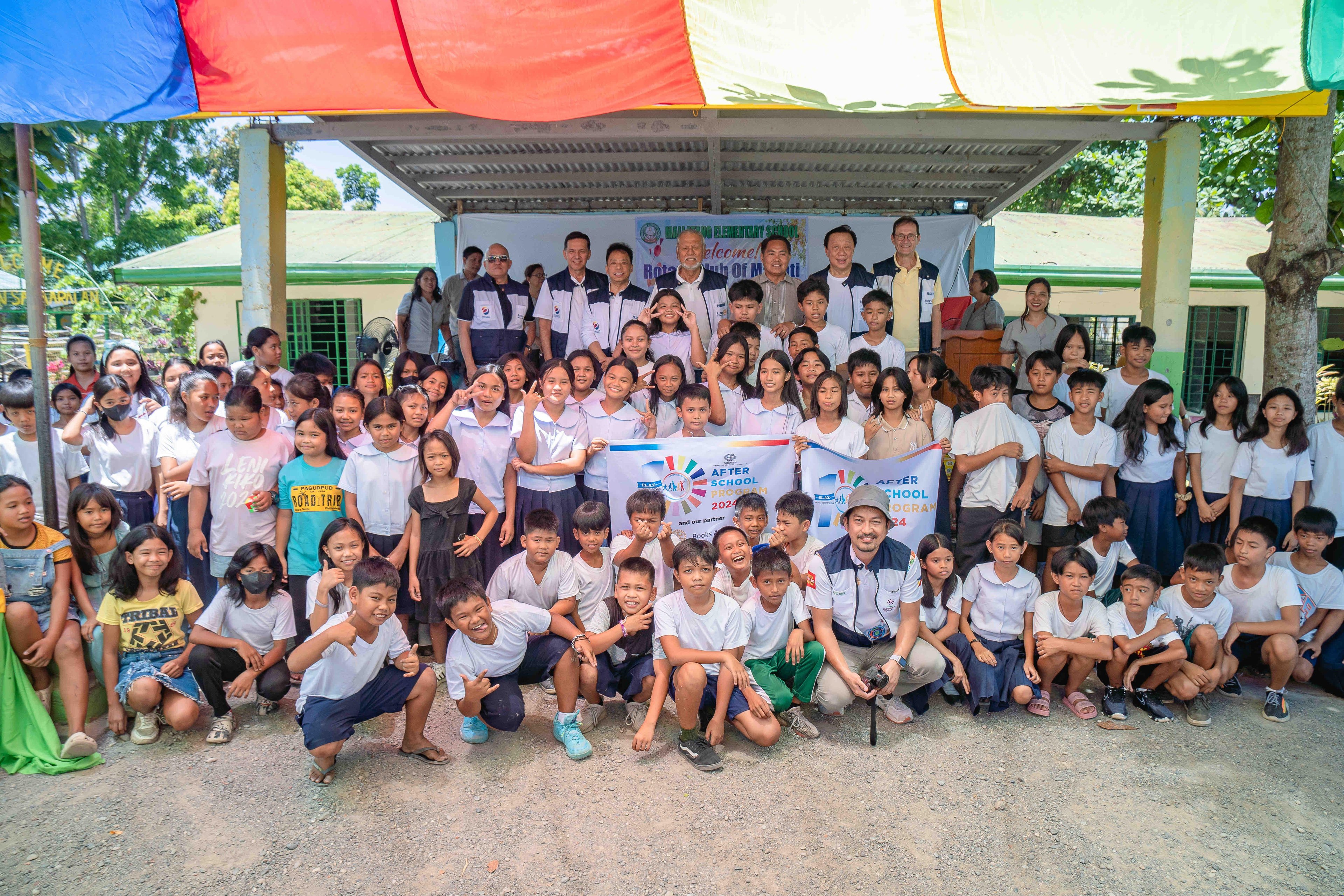 An RC Makati team was in Isabela province to, among other activities, visit Mallalatang Elementary School in Reina Mercedes town. The school is a beneficiary of books from RC Makati’s Books ‘Across the Seas’ program, which dovetails with Universal Leaf Philippines’ ‘Let’s Play After School Program.’ Photo shows (from left, topmost) RC Makati incoming director Andy Manalac, director Rodrigo Segura, past president Louie Aseoche, President Bing Matoto, the Mallalatang ‘Elementary School principal,  director Winston Uy, and president-elect Keith Harrison. RC Makati chief of staff Ron Dotaro is shown with Mallalatang Elementary School kids on the front row.