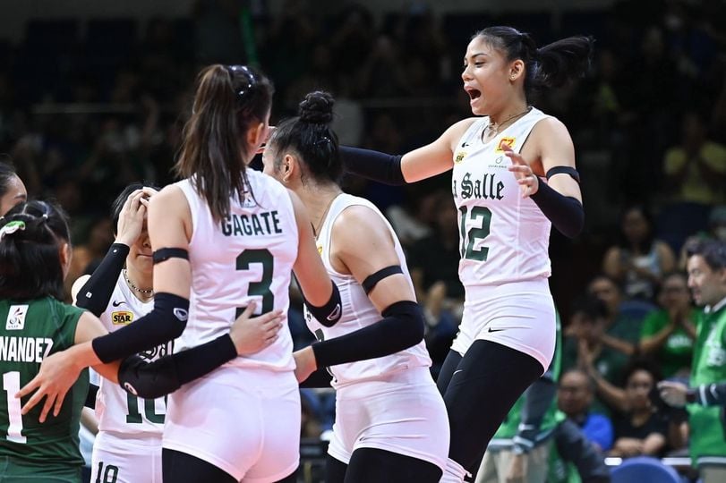La Salle spikers make heads turn