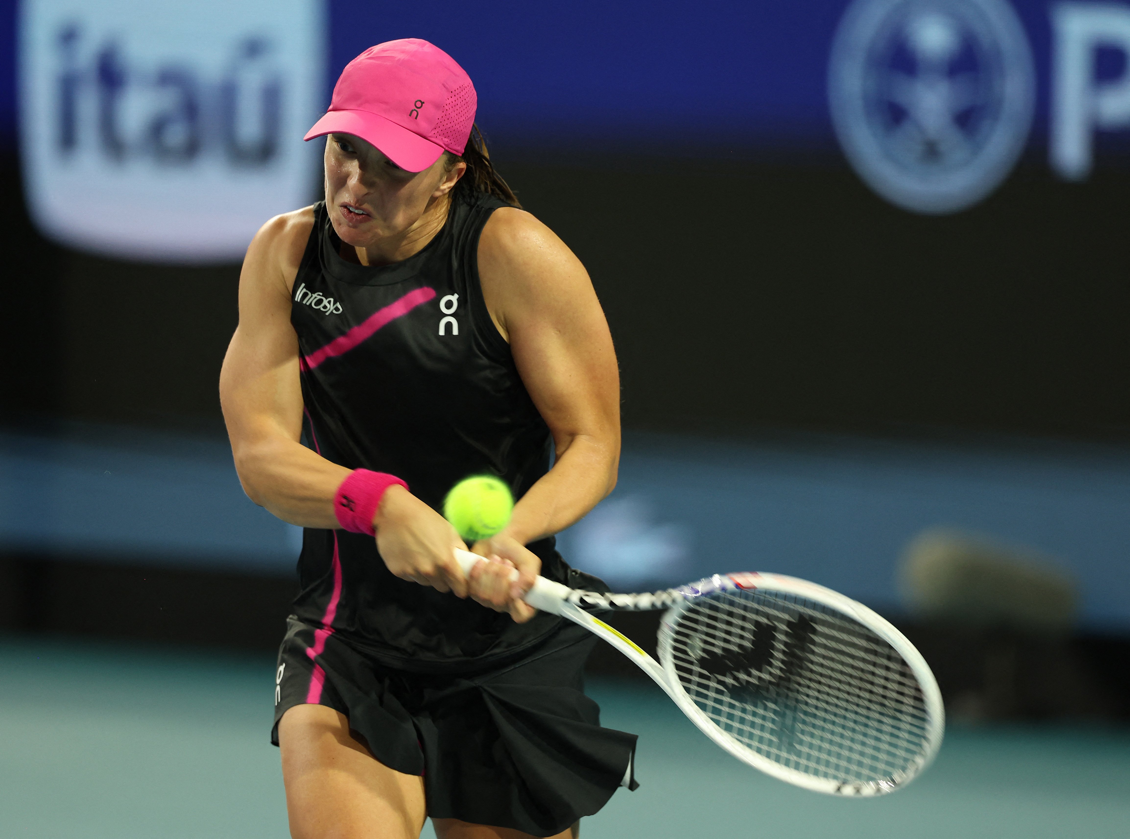 Swiatek reaches U.S. Open quarters ahead of Gauff-Osaka blockbuster