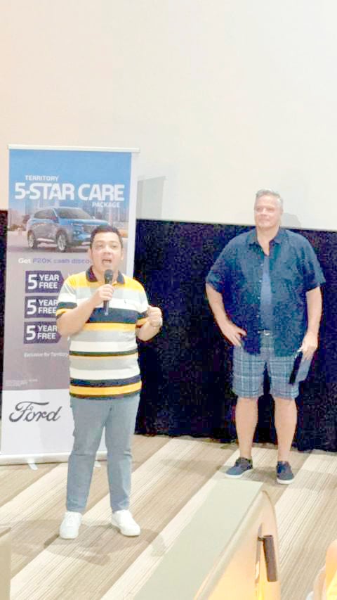 FORD Philippines managing director Mike Breen (right) and communications director EJ Francisco welcome the moviegoers.