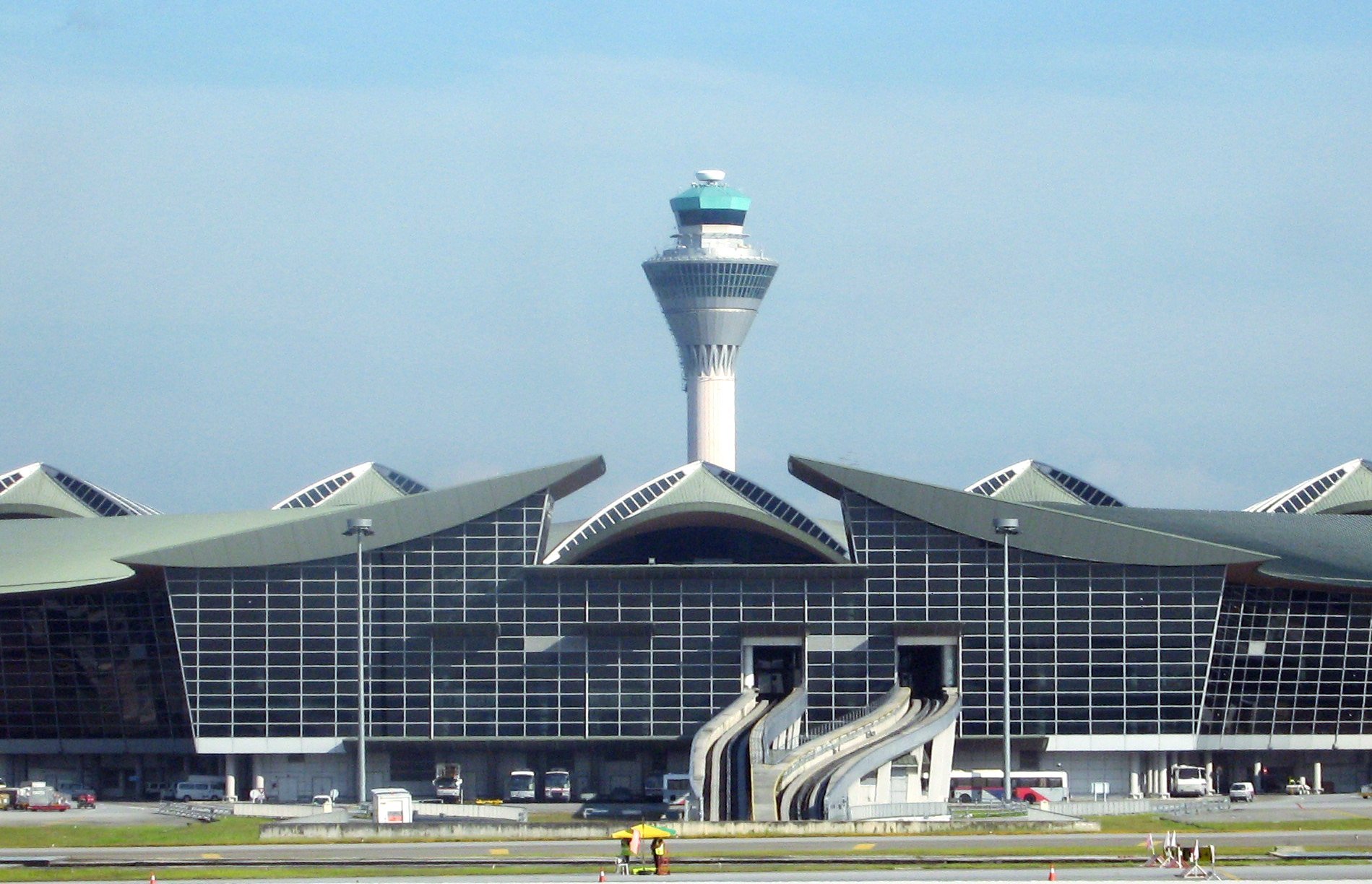 Kuala Lumpur airport shooting wounds man