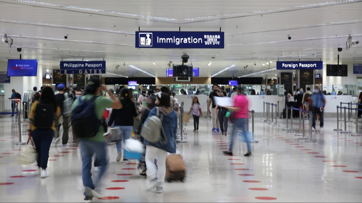 Chinese under Interpol red
list denied entry at NAIA 3
