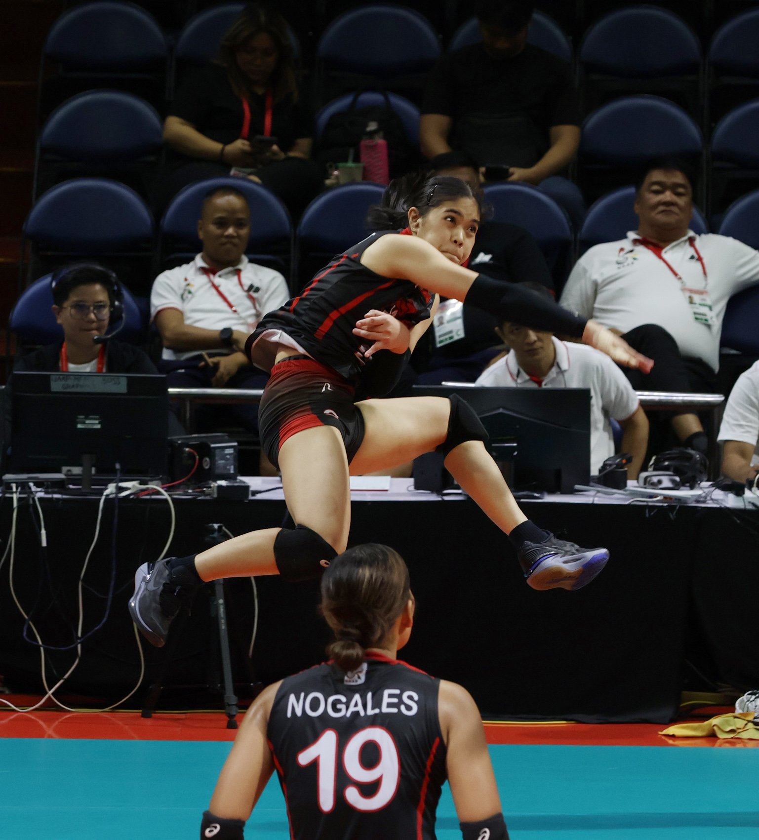Kayce Balingit and the University of the East get past University of the Philippines, 23-25, 25-17, 27-25, 25-22, Saturday in the UAAP Season 86 women’s volleyball tournament at the Smart Araneta Coliseum.