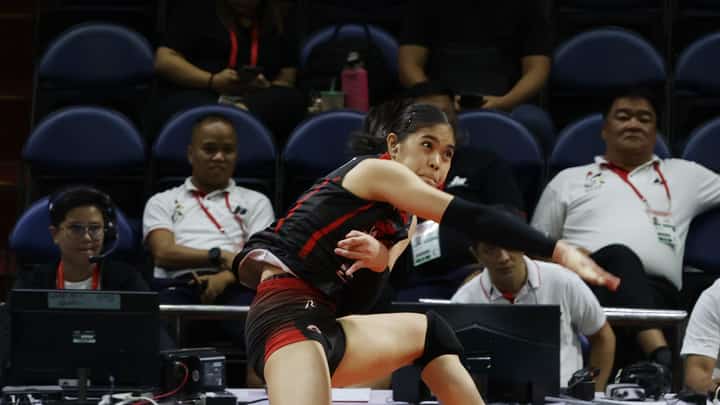 Kayce Balingit and the University of the East get past University of the Philippines, 23-25, 25-17, 27-25, 25-22, Saturday in the UAAP Season 86 women’s volleyball tournament at the Smart Araneta Coliseum.