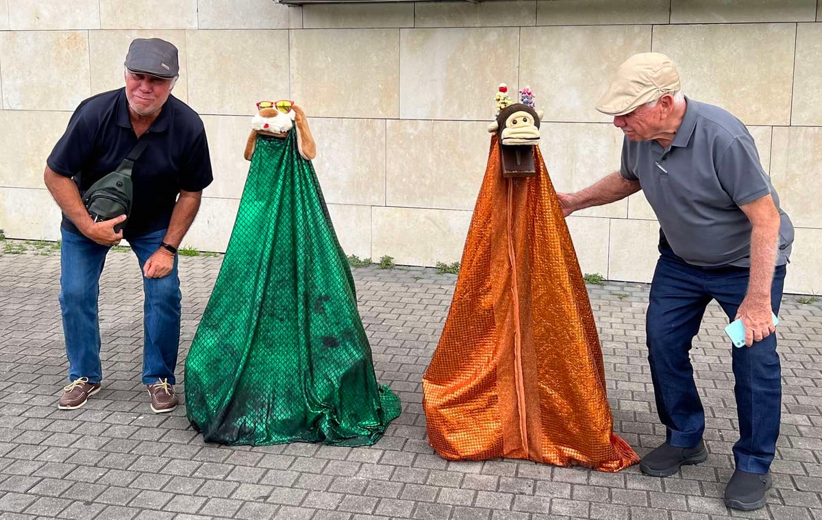 Brothers Ramon and Cisco together with costumed human puppeteers