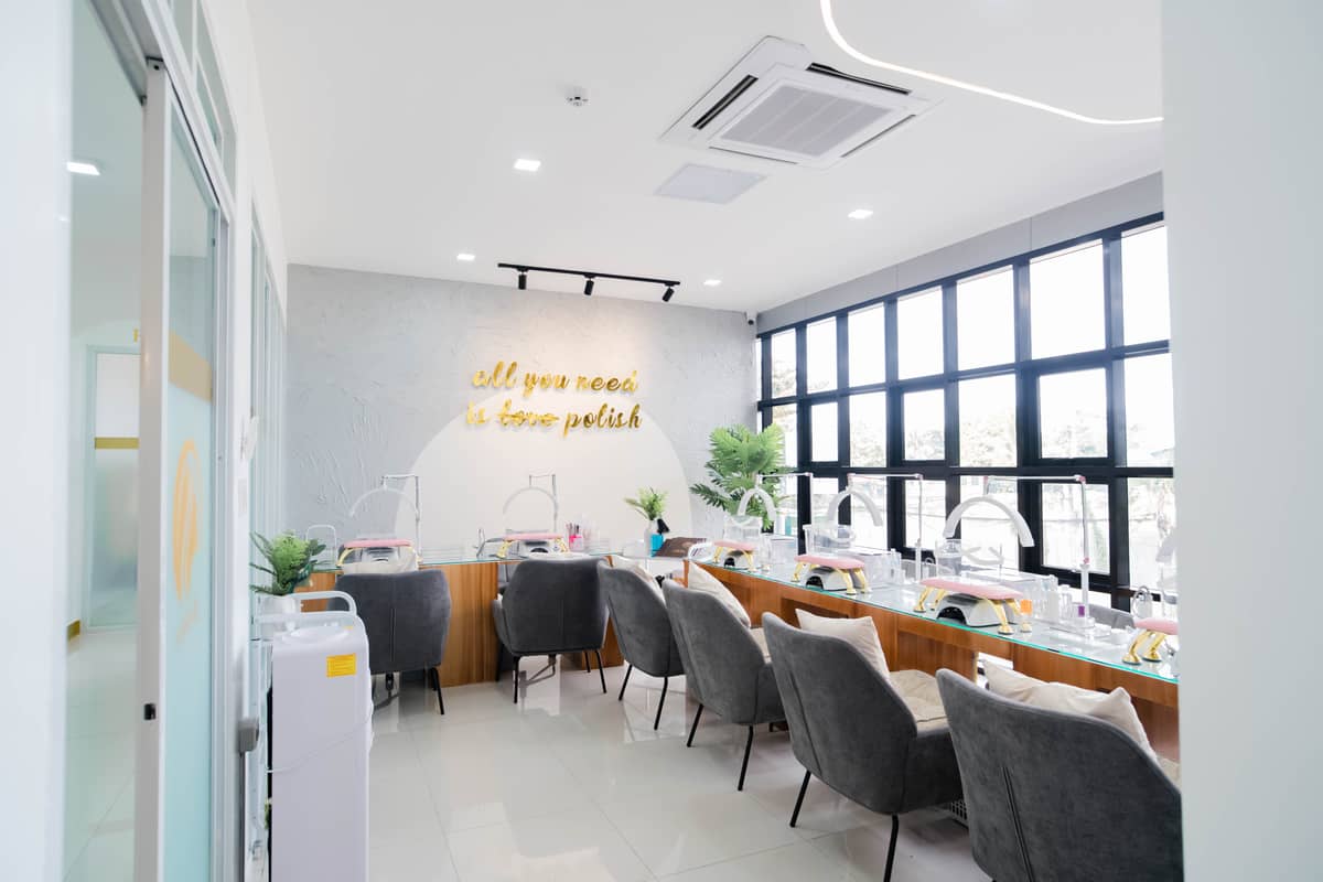 SKINLOGICS beauty and wellness center.