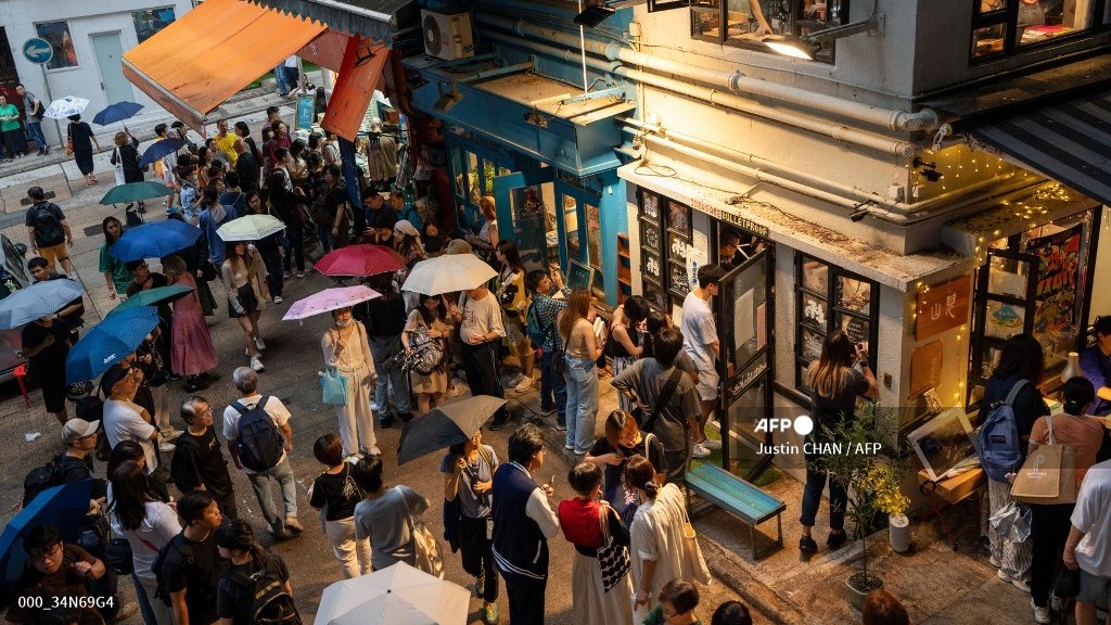 Hong Kong book lovers mourn store closure after constant complaints