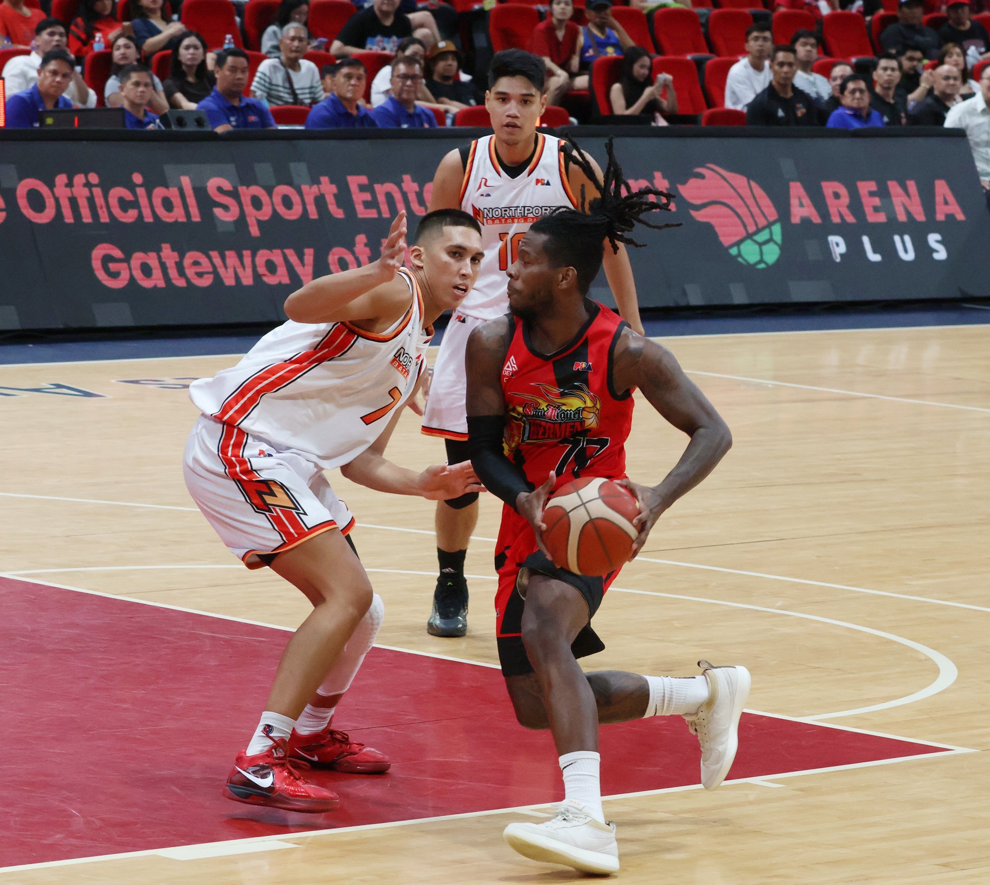 Beermen wreck Batang Pier to stay unbeaten