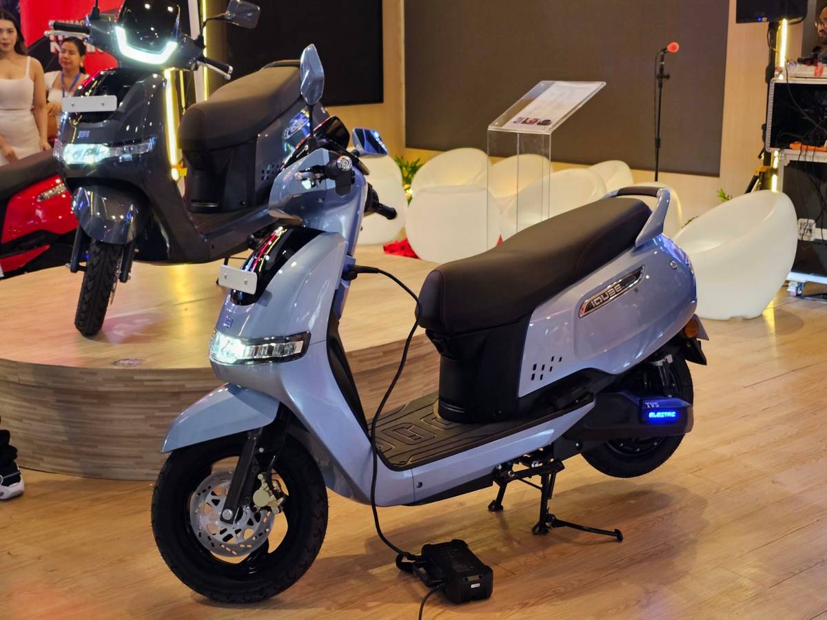 Plug and ride with iQube scooters.