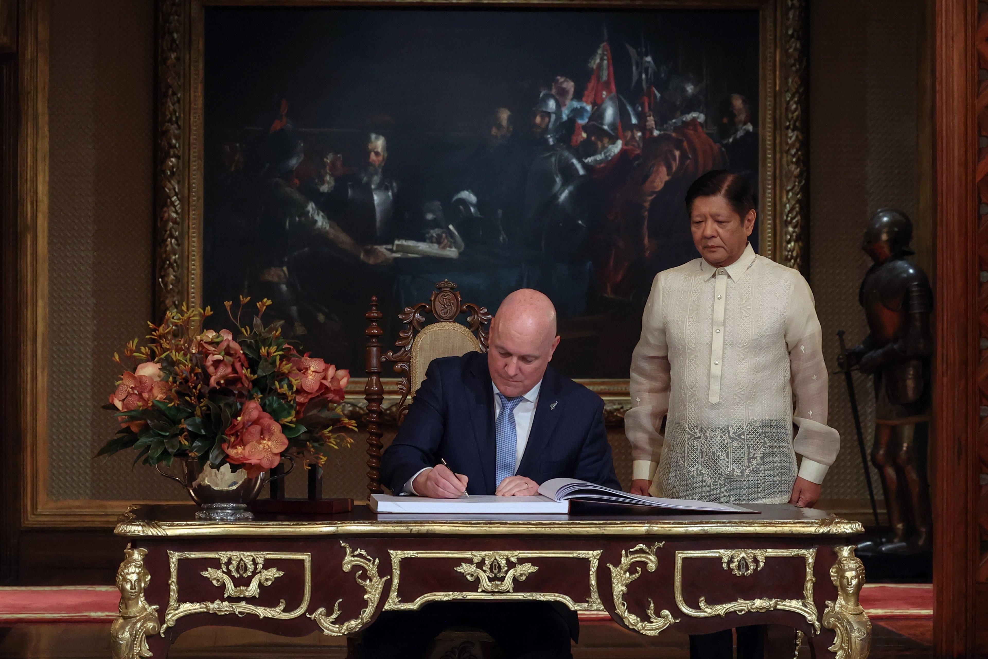 Side by side President Ferdinand Marcos Jr. looks on as New Zealand Prime Minister Christopher Luxon signs the official guest book at Malacañang Palace on Thursday, Prime Minister Luxon’s visit will highlight the two countries’ commitment to stronger ties as they move towards the 60th commemoration of the establishment of their bilateral relations in 2026.