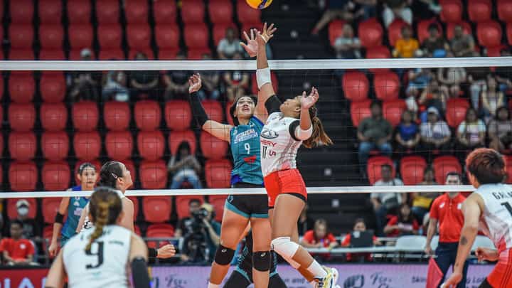 ALINA Bicar of Chery Tiggo and Audrey Paran of Galeries Tower engage in a joust during their PVL All-Filipino Conference game. The Crossovers prevailed, 26-24, 23-25, 19-25, 25-12, 15-9.