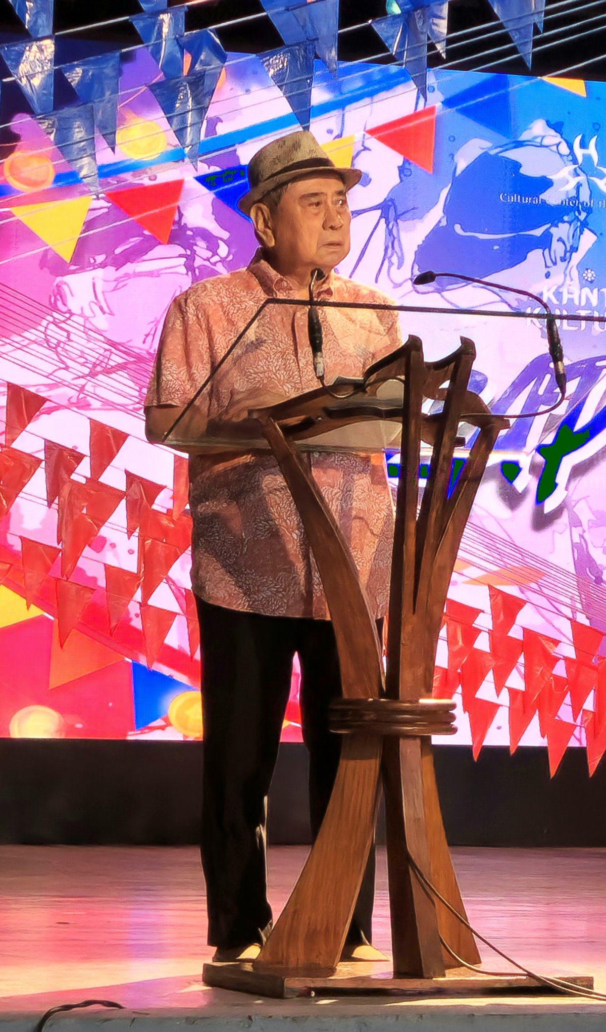 National Artist Virgilio S. Almario, guest speaker at the event, told the story of the first balagtasan.