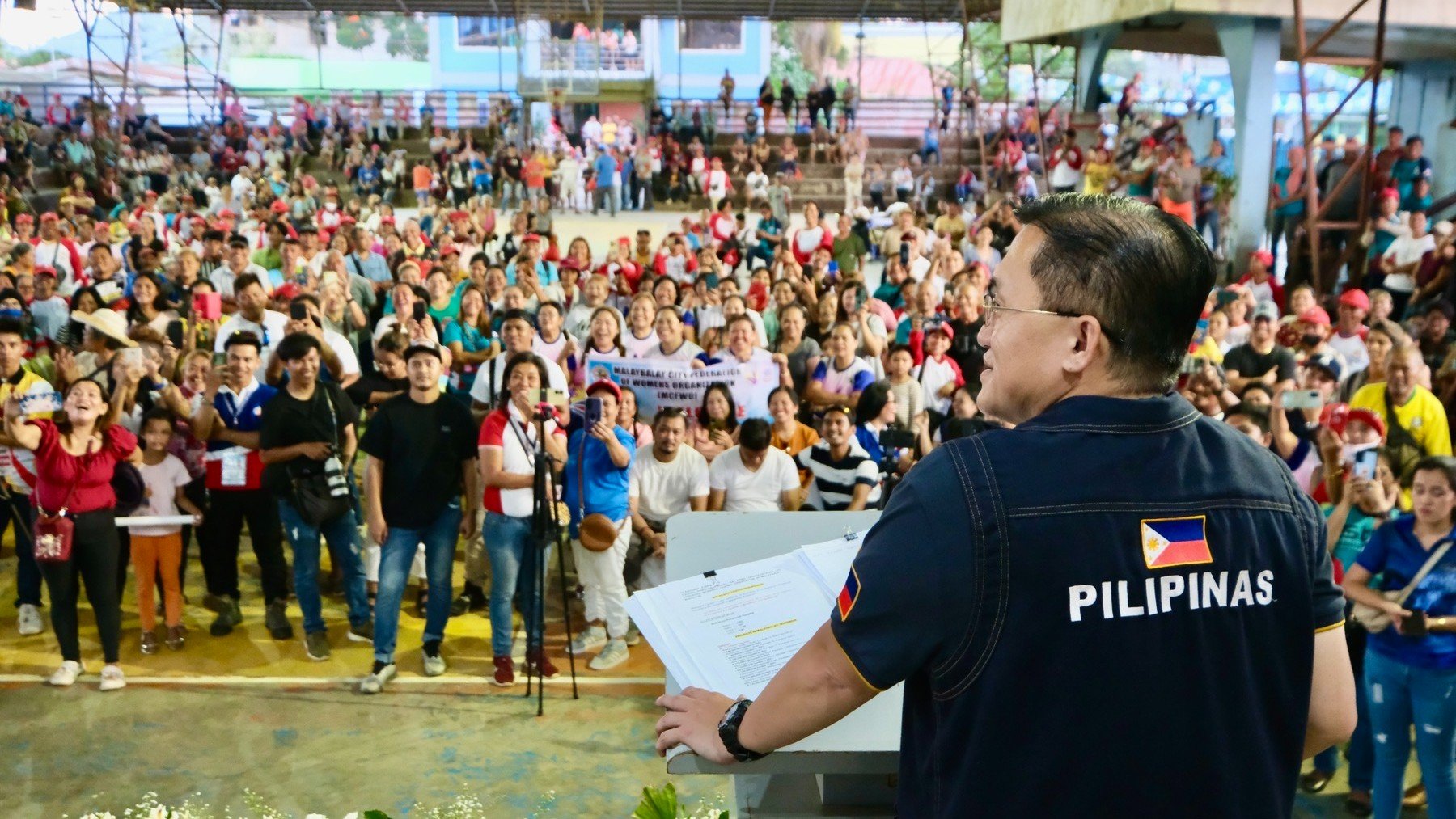 Bong Go assists displaced workers in Malaybalay