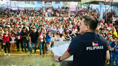 Bong Go assists displaced workers in Malaybalay