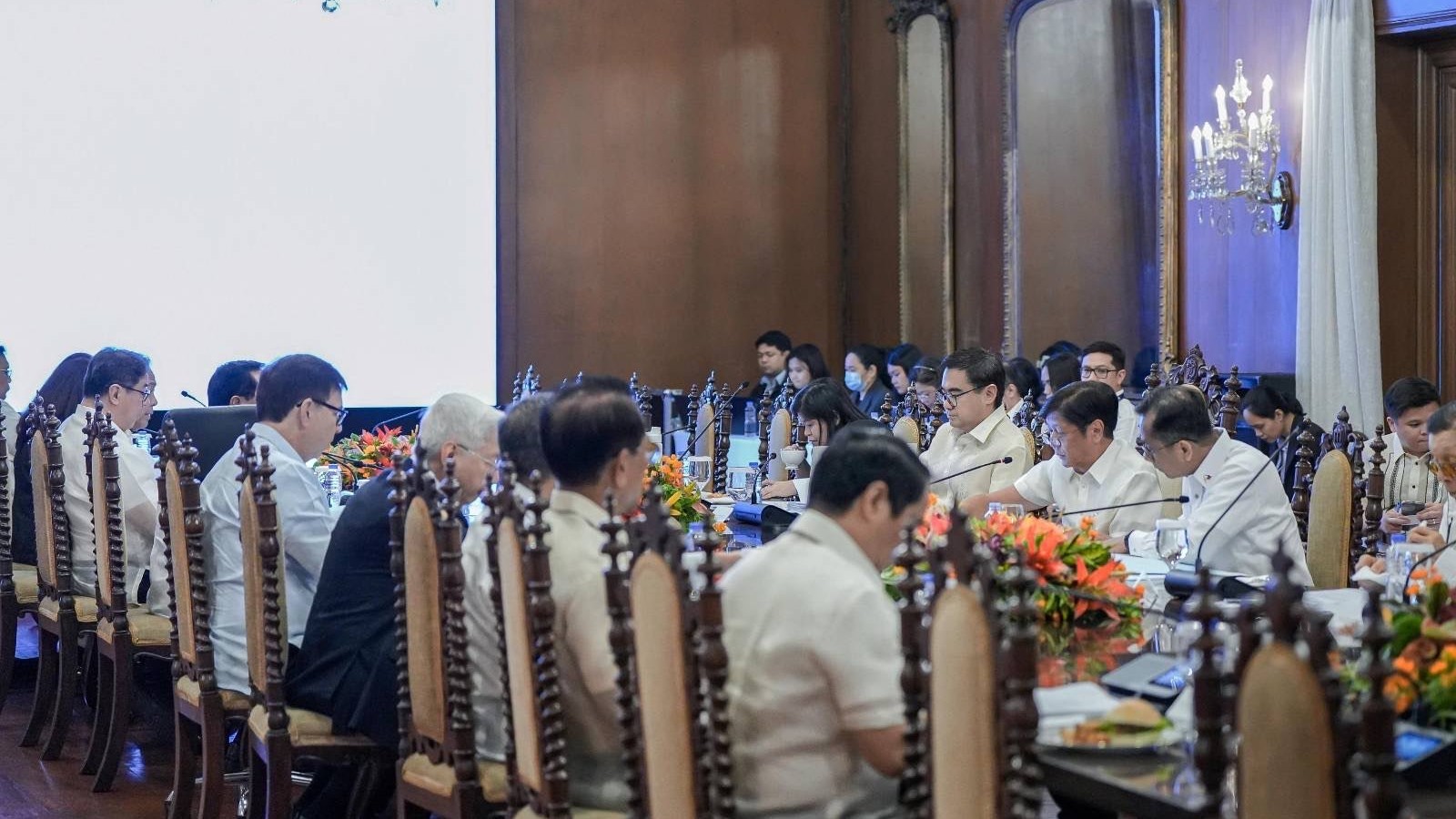 Marcos approves priority projects, VP's proposals