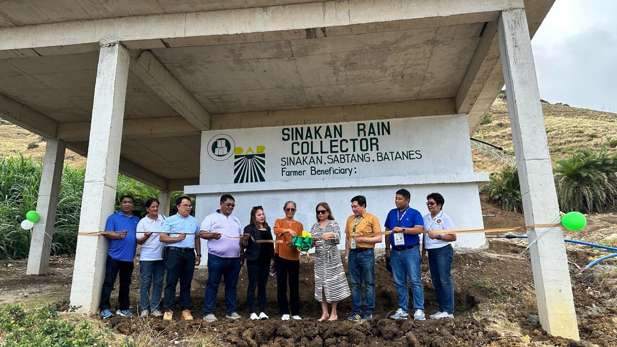 Cagayan Valley farmers receive land titles, support services
